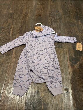 NWT Baby Dinosaur Print Onesie & Pants set - size 6-9 months
